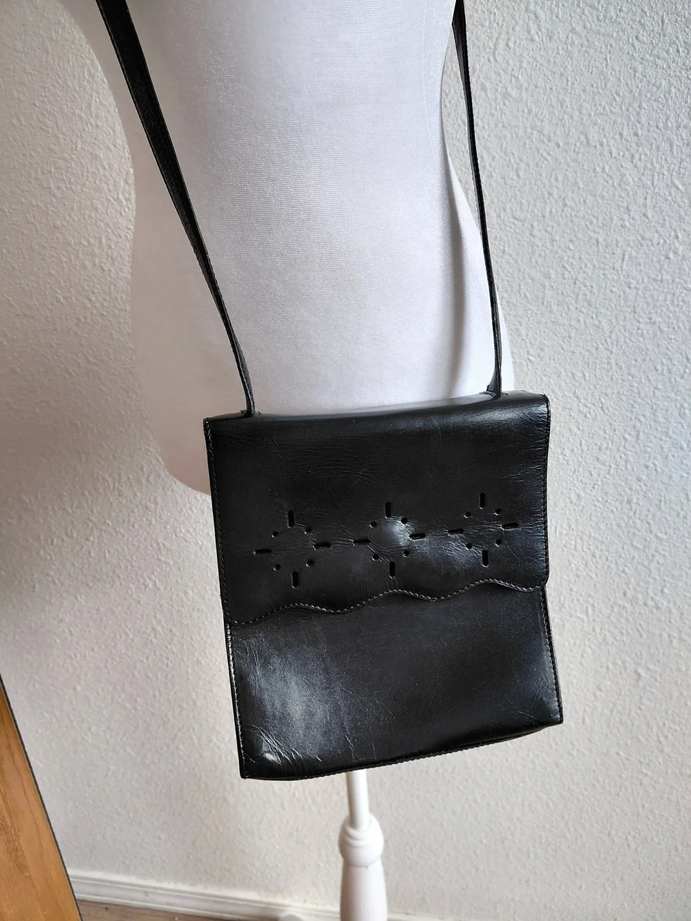 Preswick&Moore Womens Black Leathrr Crossbody Shoulder Bag Scalloped Flap Viltg
